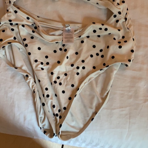 Madewell Second Wave Cutout One-Piece Swimsuit in Dot Toss - Picture 6 of 8
